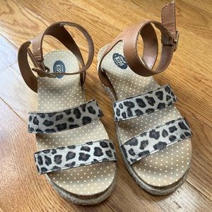 Fun in the Sun, Leopard Sandals!